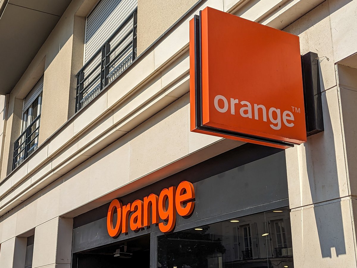 Entrée d'une boutique Orange © REPORT / Shutterstock.com