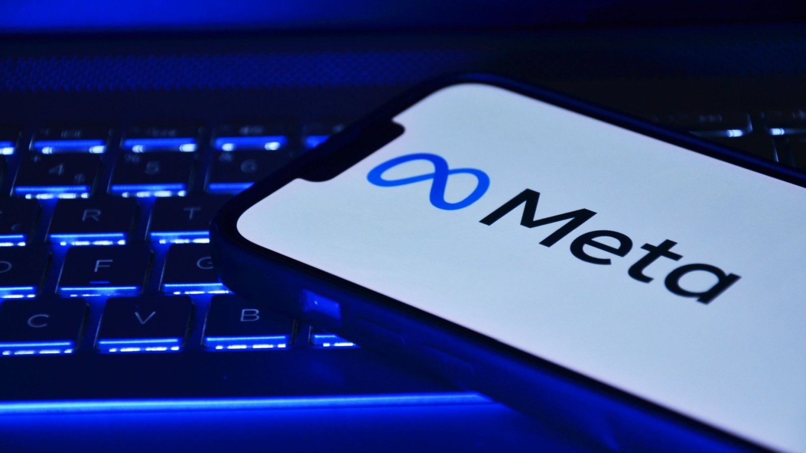 Meta a déjà traversé plusieurs conflits juridiques en Europe sur l'usage des données de ses utilisateurs à des fins d'entraînement de l'IA - ©miss.cabul / Shuttertstock