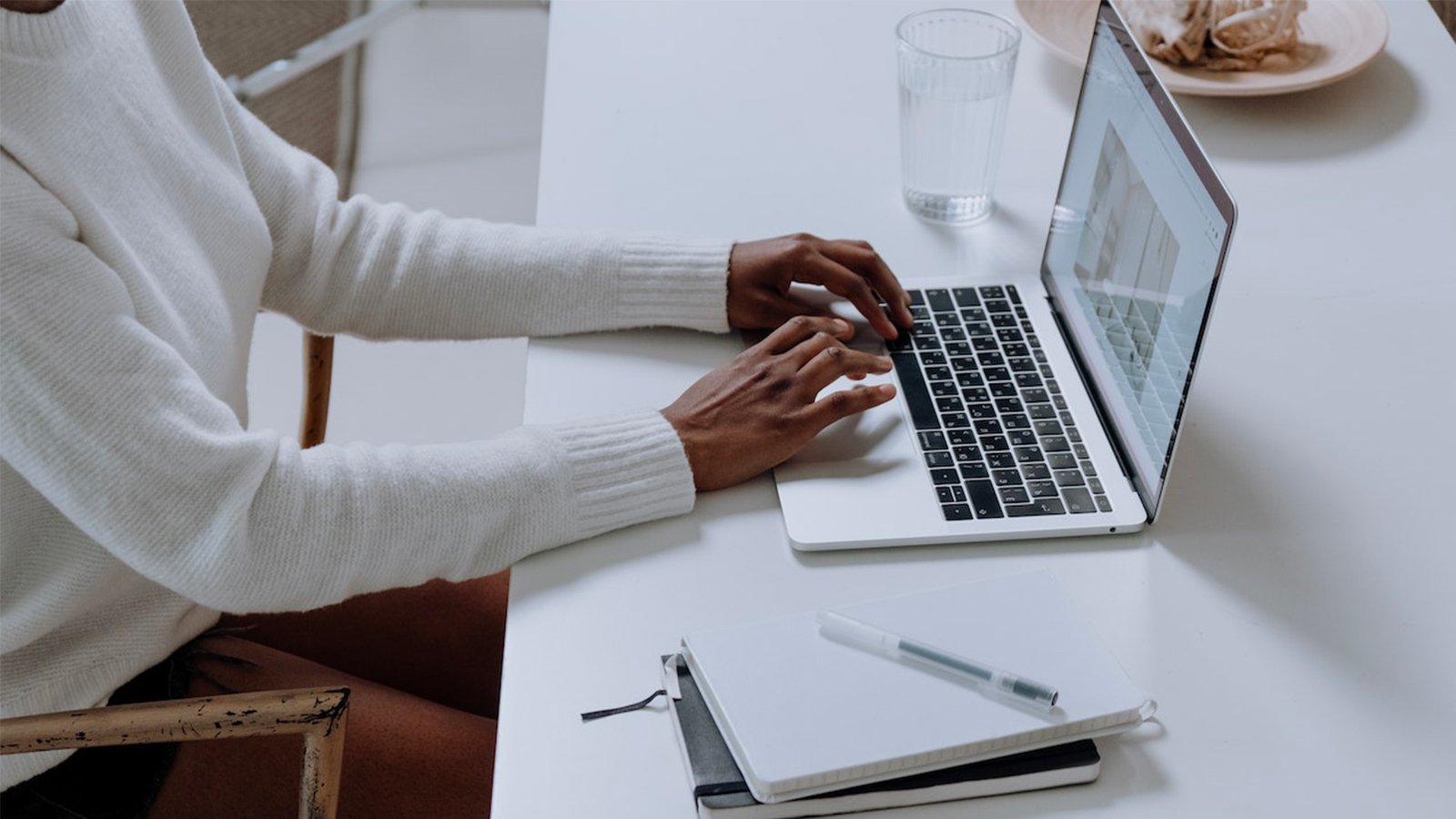 Planifier des sauvegardes pour son Mac est primordial ©  cottonbro studio / pexels
