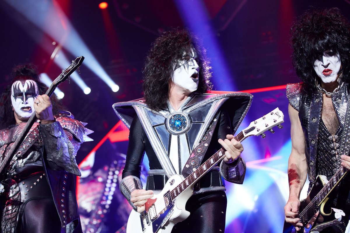 Gene Simmons, Tommy Thayer et Paul Stanley sur scène en 2022 © Photography Stock Ruiz / Shutterstock