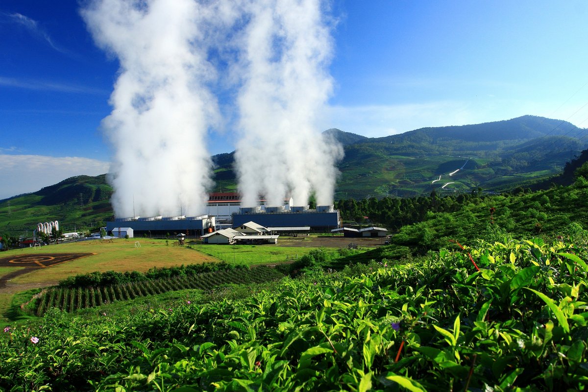  Contrairement aux énergies fossiles, la géothermie produit très peu de gaz à effet de serre. © Luckyting / Shutterstock