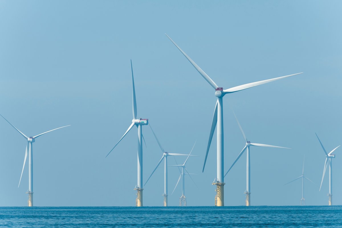 Des systèmes éoliens offshore © Jack Hong / Shutterstock.com