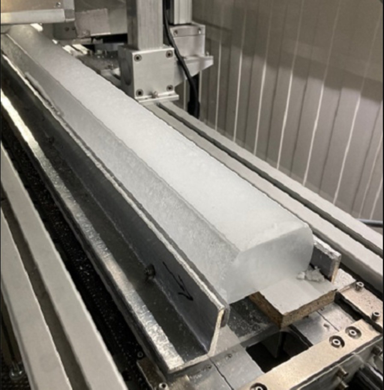 Extraction d'une carotte de glace du projet - © Beyond EPICA Project