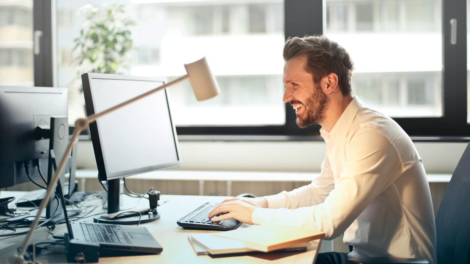 Découvrez les outils intelligents disponibles dans kSuite Pro. ©Andrea Piacquadio / Pexels