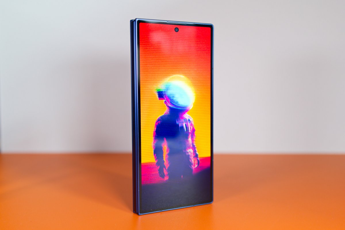 Galaxy Z Fold 7 replié © Marc Mitrani pour Clubic