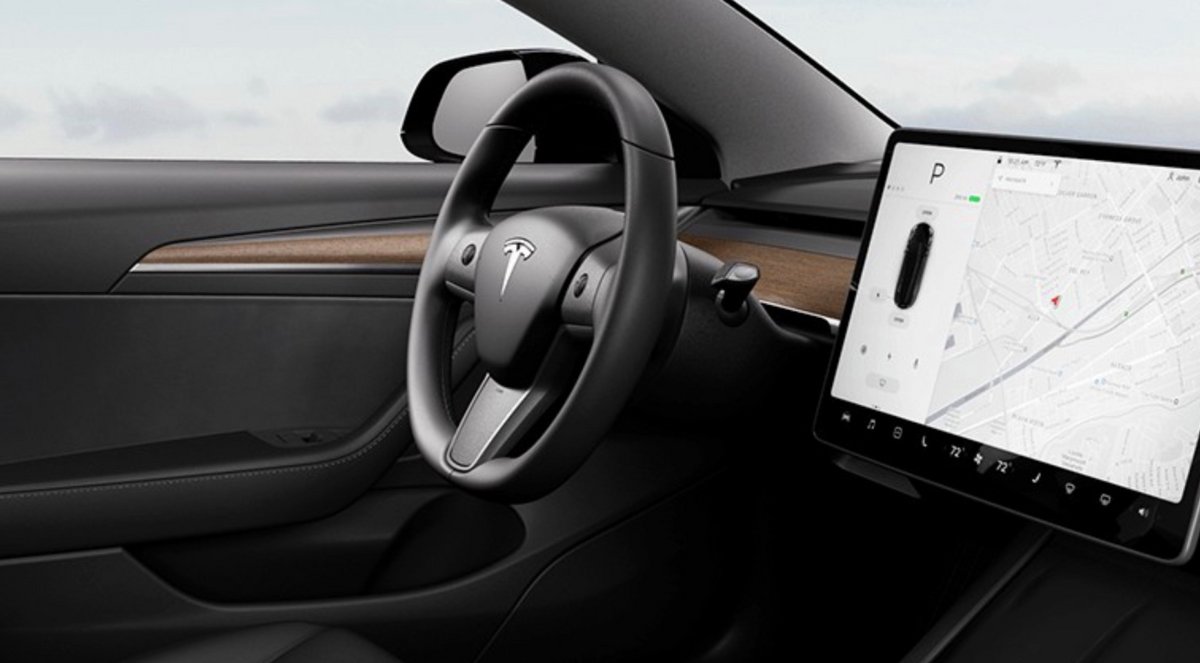 Tesla Model 3 volant chauffant