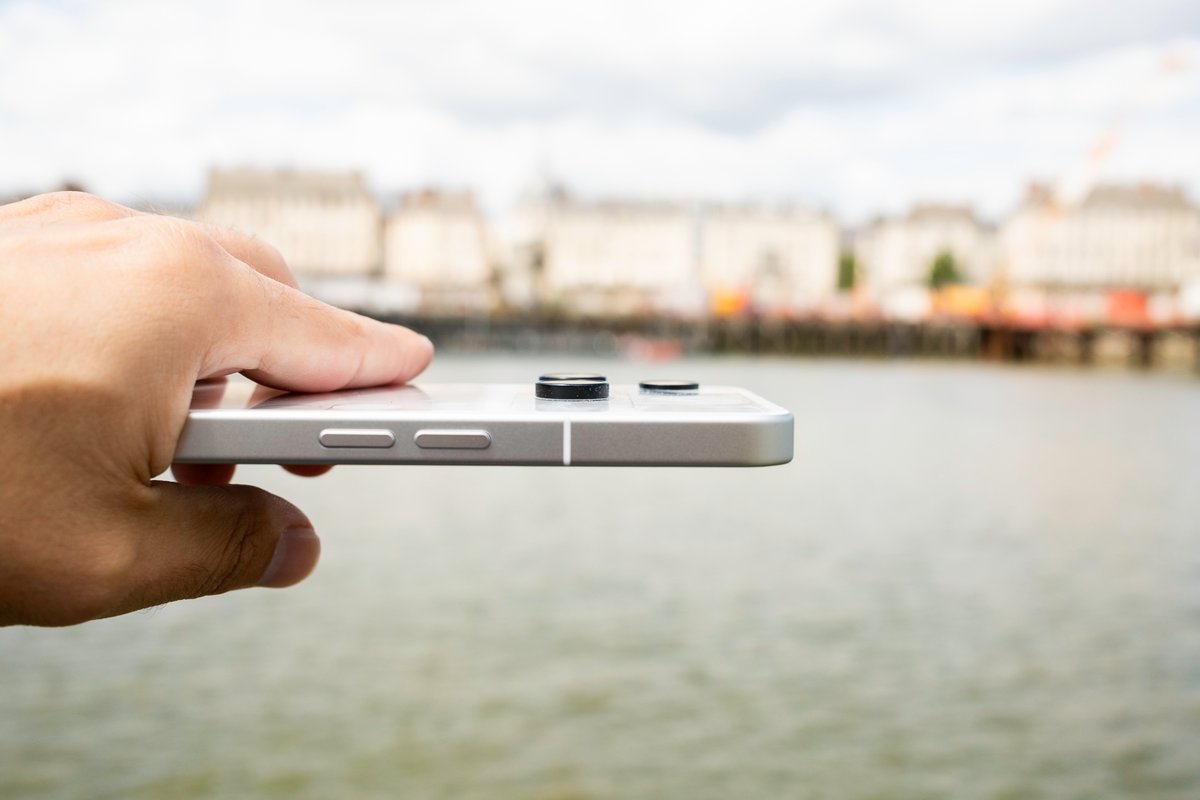 Le téléobjectif dépasse moins du châssis que les deux autres modules. ©Pierre Crochart pour Clubic.com