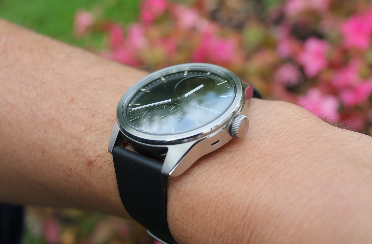 Withings ScanWatch 2 : acier inoxydable du boîtier à la lunette © Fabien Pionneau pour Clubic