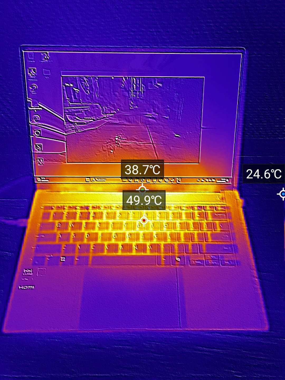 En utilisation intensive, nous n'avons pas mesuré plus de 50 degrés © Nathan Le Gohlisse pour Clubic