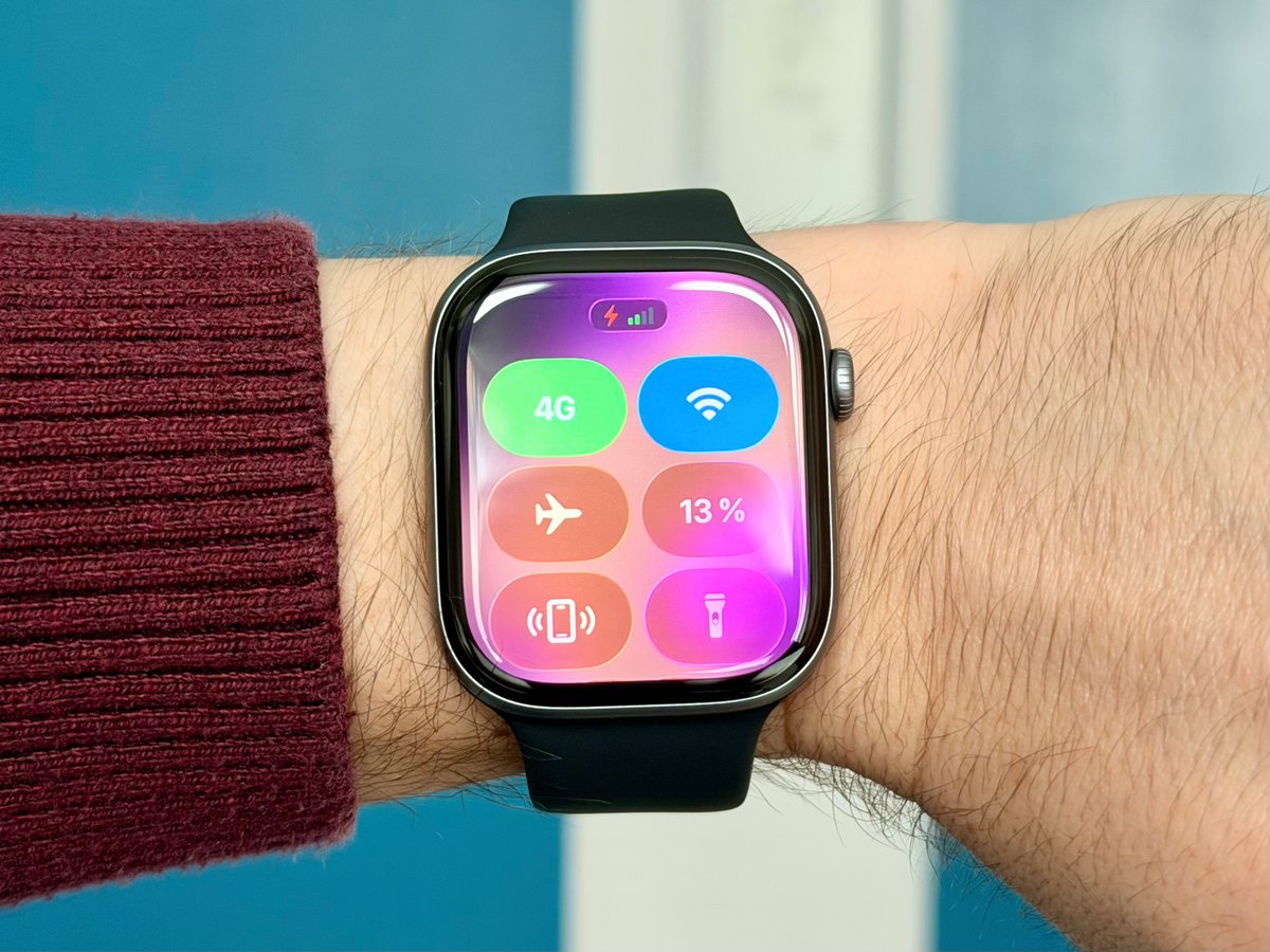 L'Apple Watch Series 11 est bien compatible 5G, on ne vous remercie pas Orange ©Mathieu Grumiaux pour Clubic