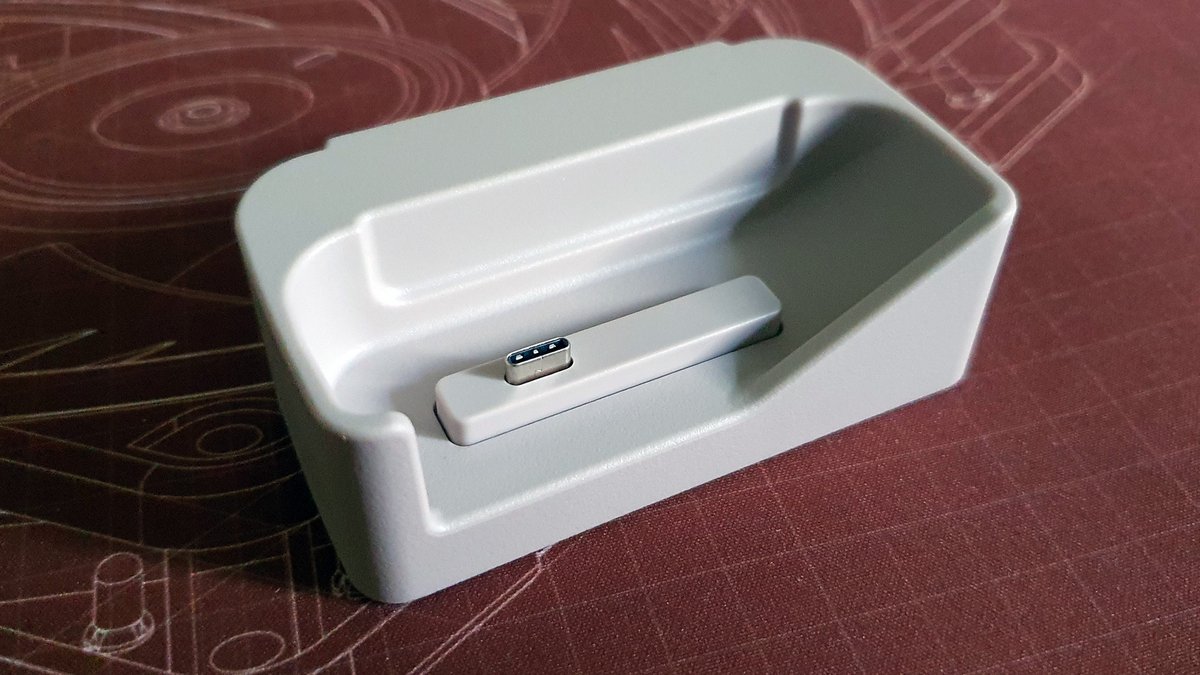 Le petit dock est extrêmement pratique © Nerces pour Clubic