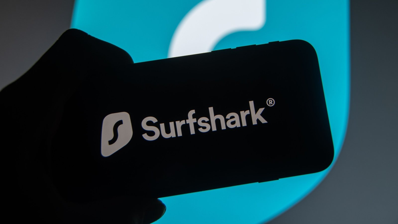 Sur votre smartphone, retrouvez facilement Surfshark et ses services dédiés.