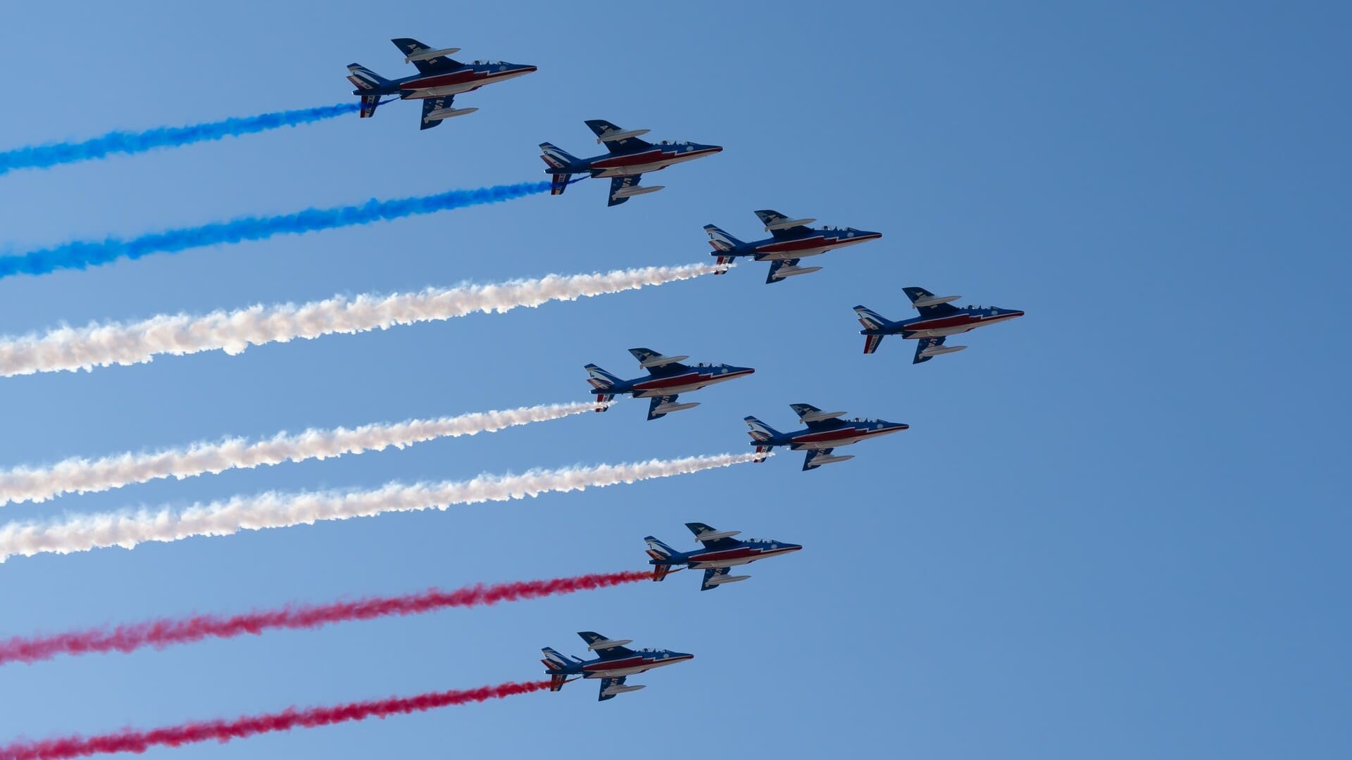 Les Alpha Jet de la Patrouille de France, vitrine de l’Armée de l’air et de l’espace, dont plusieurs bases reçoivent peut-être les redoutables détecteurs KJLab de la DGA. © Dmitri T / Shutterstock