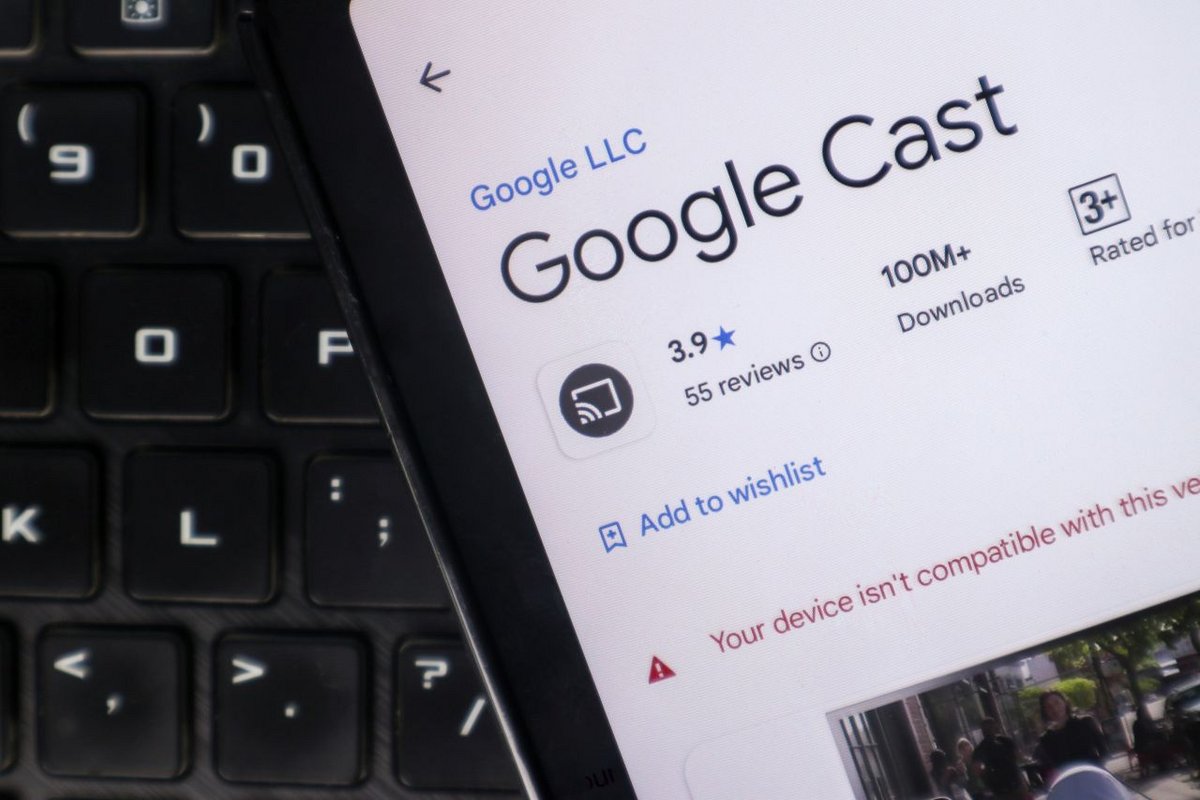 Avec Cast, les utilisateurs pourraient envoyer des flux audio et vidéo vers l’écran central ou vers d’autres appareils dans l’habitacle - ©Reyanaska / Shutterstock