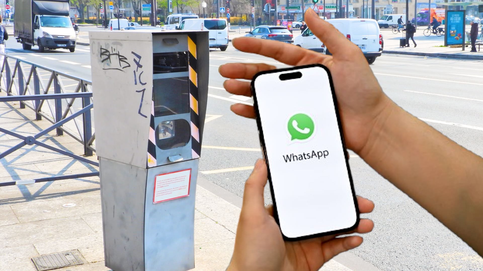 Au Maroc, une photo sur WhatsApp suffit à prouver votre excès de vitesse devant un tribunal. © BongkarnGraphic / Alphacit Newim Reporter / Shutterstock x Clubic