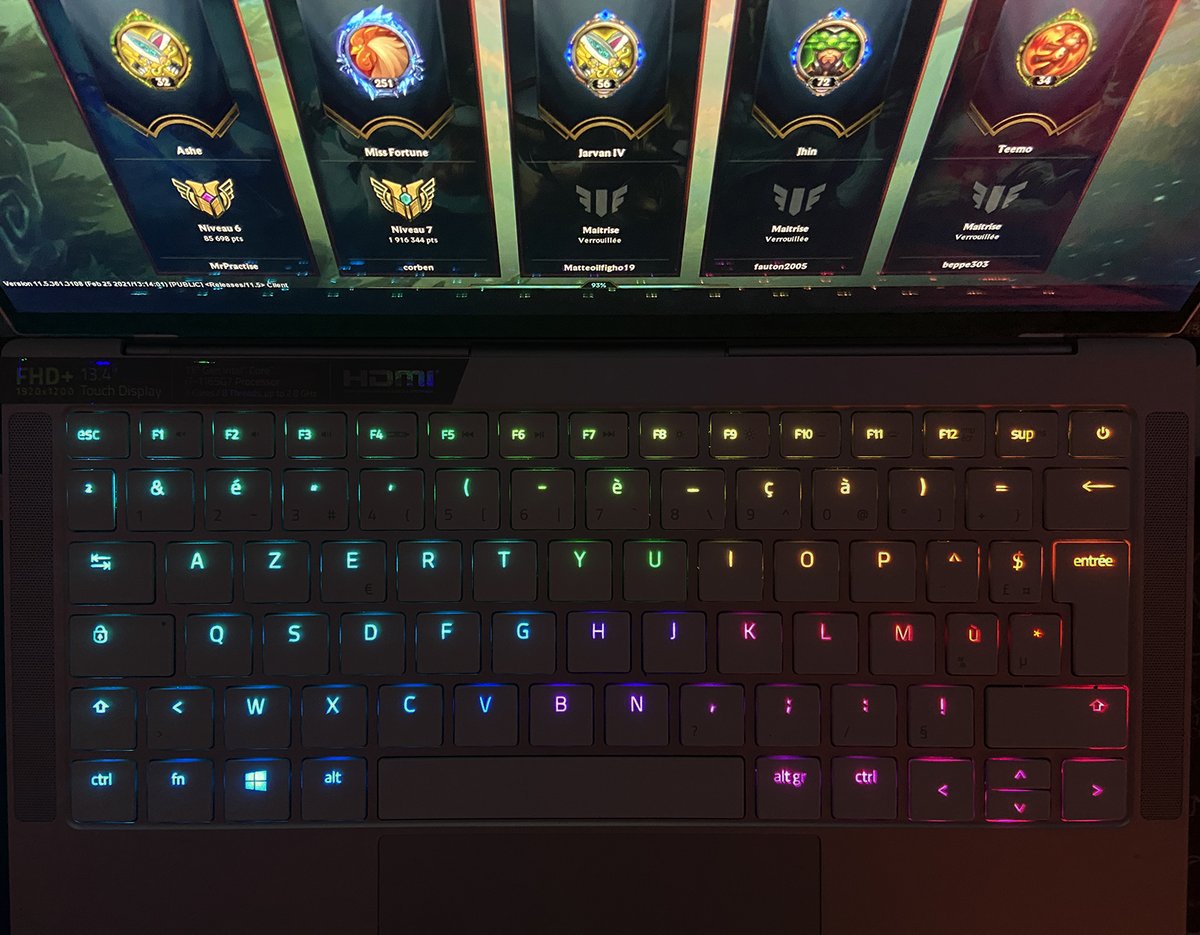 Le clavier RGB du Razer Book 13 est totalement configurable avec Synapse