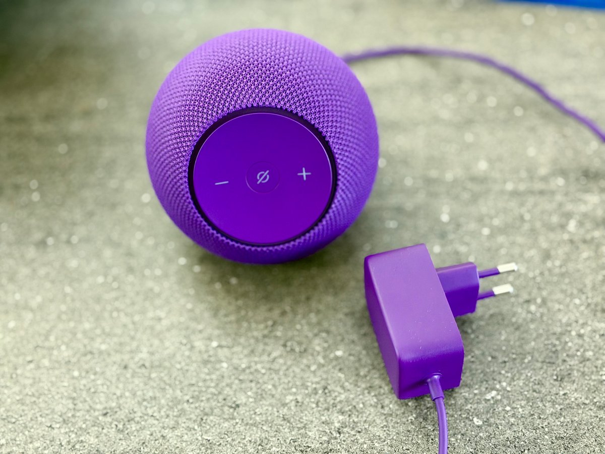 Même le bloc secteur est assorti, le souci du détail ©Mathieu Grumiaux pour Clubic