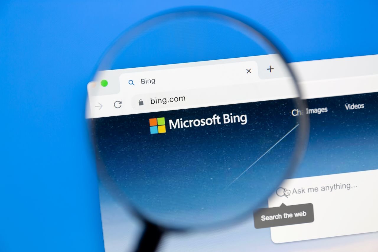 Microsoft continue de promouvoir activement Bing Wallpaper sur ses sites officiels, et cette promotion constante ancre le moteur de recherche dans votre quotidien - ©IB Photography / Shutterstock