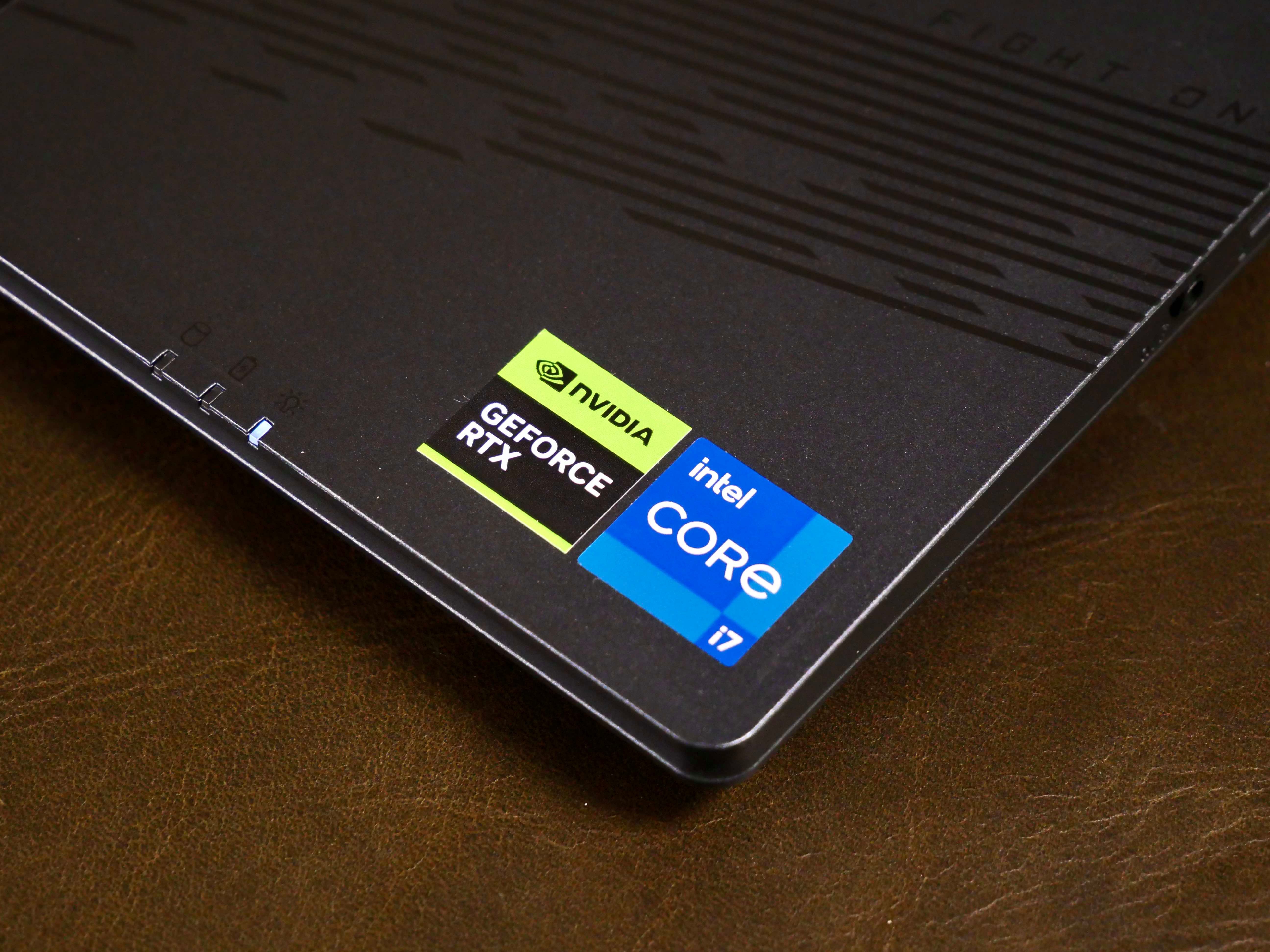 L'étiquette GeForce RTX sur un Aorus 16X, pour illustration. // Clubic