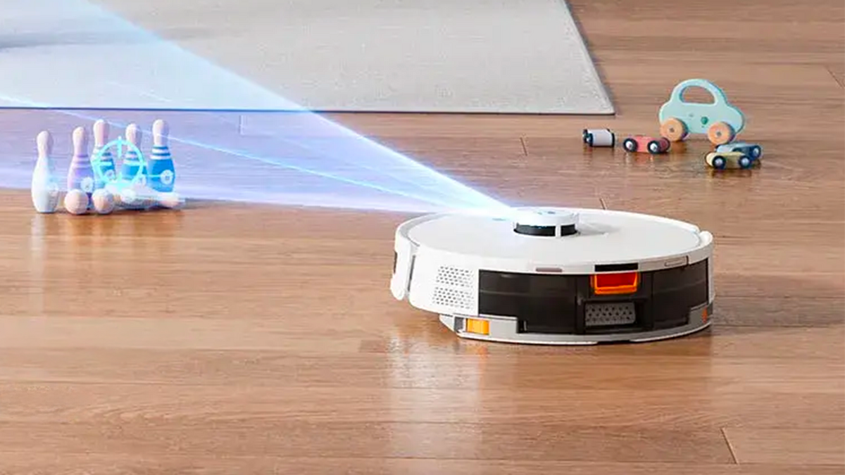 Le Redkey R11 combine aspiration, lavage, retour à la base et vidange auto pour un ménage 4-en-1 entièrement autonome au quotidien.