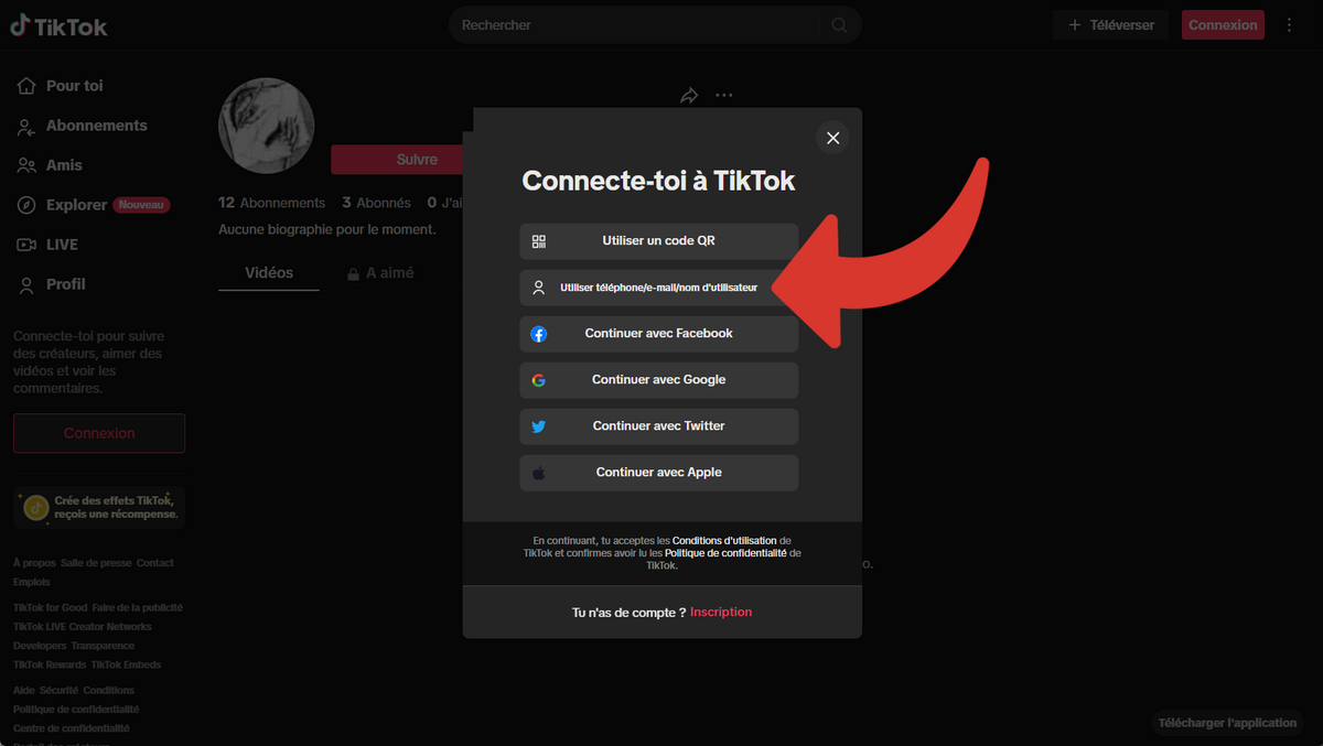 Sélectionnez l'option pour utiliser un numéro de téléphone ou une adresse mail pour se connecter à TikTok © Benoit Baylé pour Clubic.com