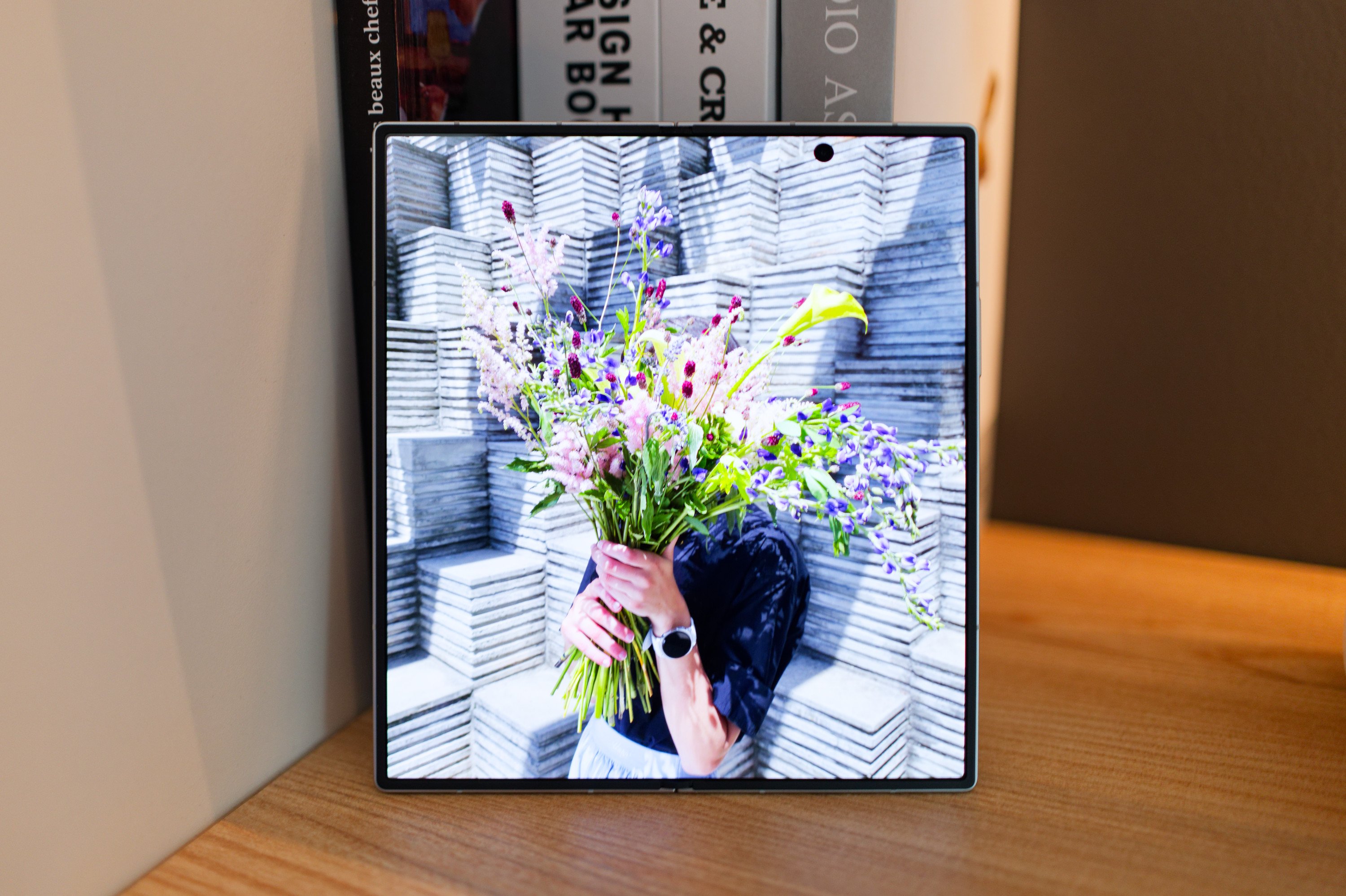 L'écran pruncipal du Samsung Galaxy Z Fold 7 est désormais perforé  © Marc Mitrani pour Clubic