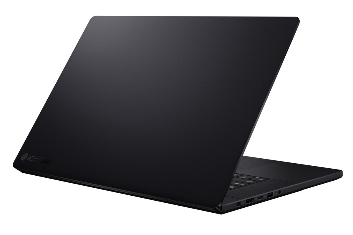 Ne vous fiez pas à son look austère, le ProArt P16 possède comme les berlines allemandes un gros moteur sous le capot. ©Asus