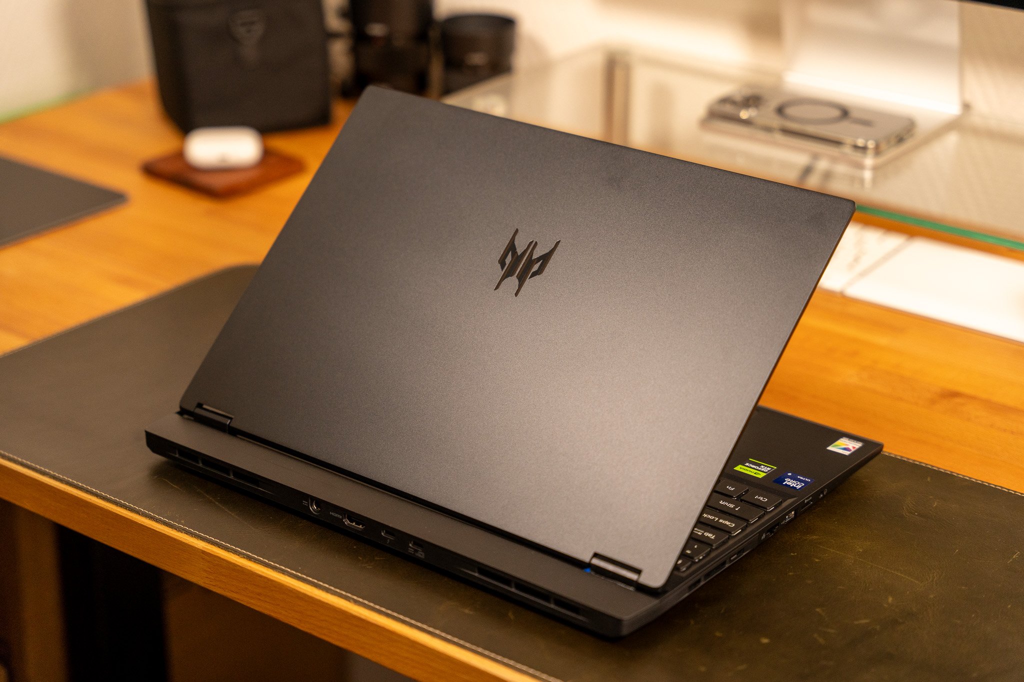 L'Acer Predator Helios vu de dos. ©Nathan Le Gohlisse pour Clubic