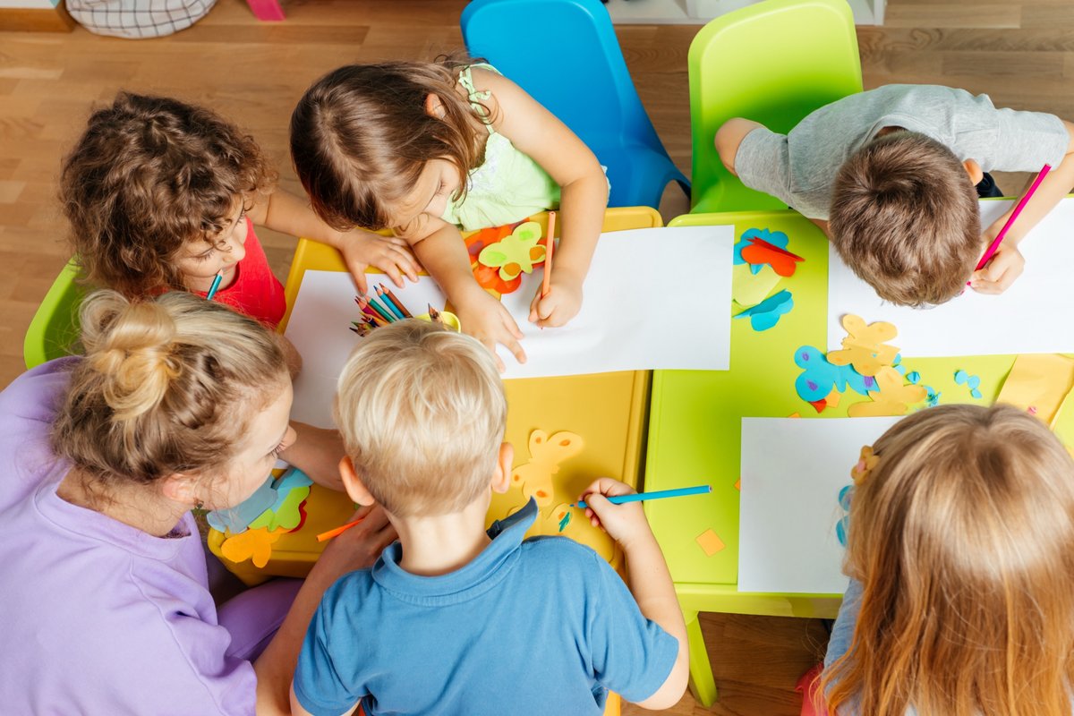 Les photos prises par le personnel de structures liées à la petite enfance doivent impérativement faire l'objet de mesures de stockage chiffrées et sécurisées. © Oksana Shufrych / Shutterstock