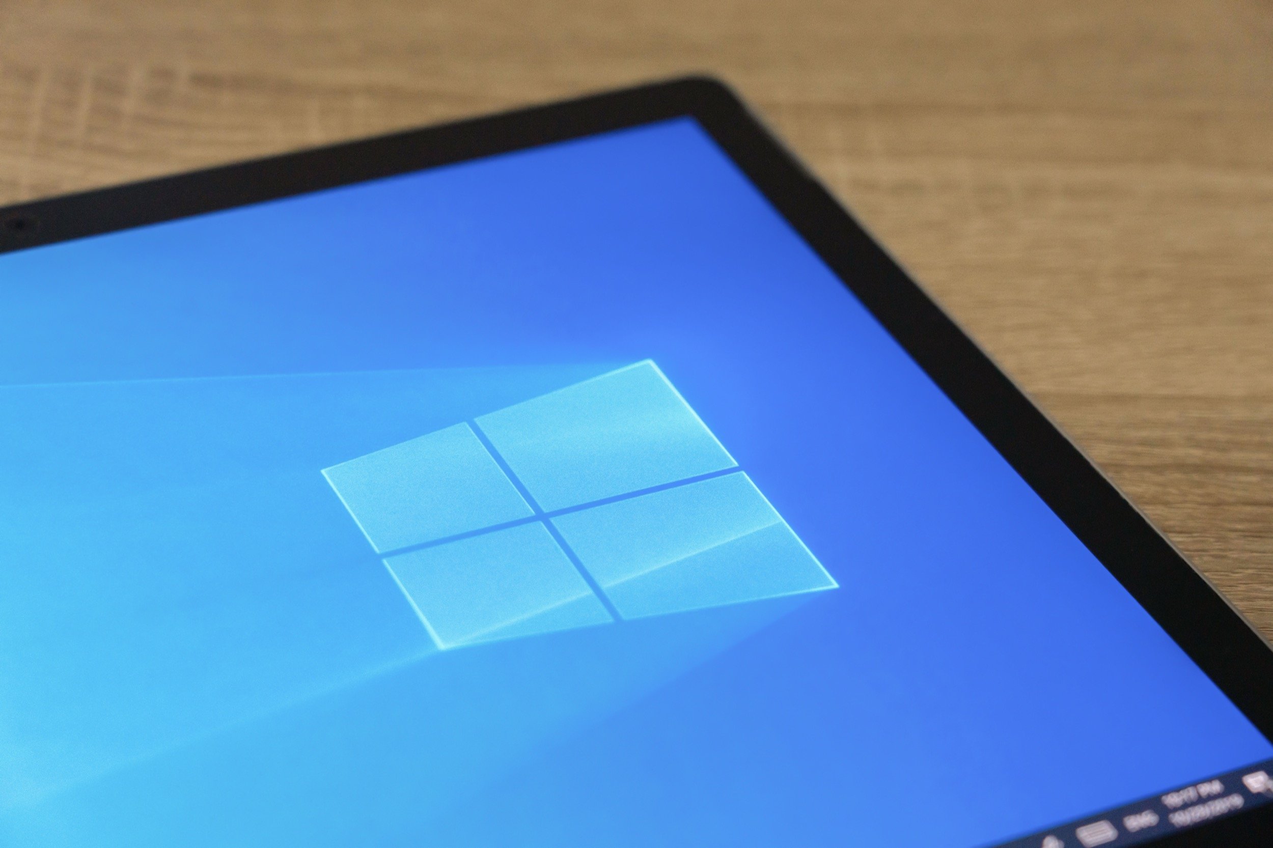 Votre PC survivra-t-il à la fin de Windows 10 ? Tests, réglages et pistes pour passer à Windows 11 ou protéger son PC autrement. © charnsitr / Shutterstock