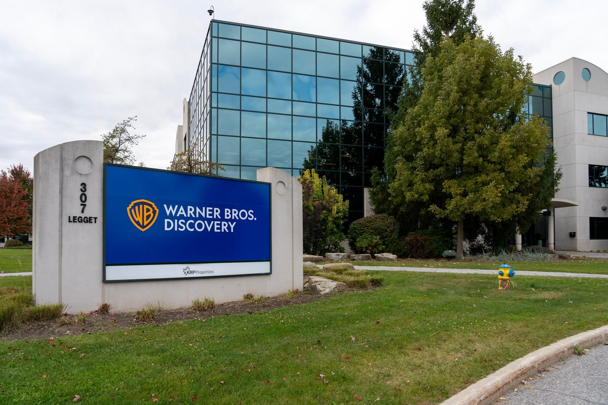 Warner Bros. Discovery © JHVEPhoto/Shutterstock