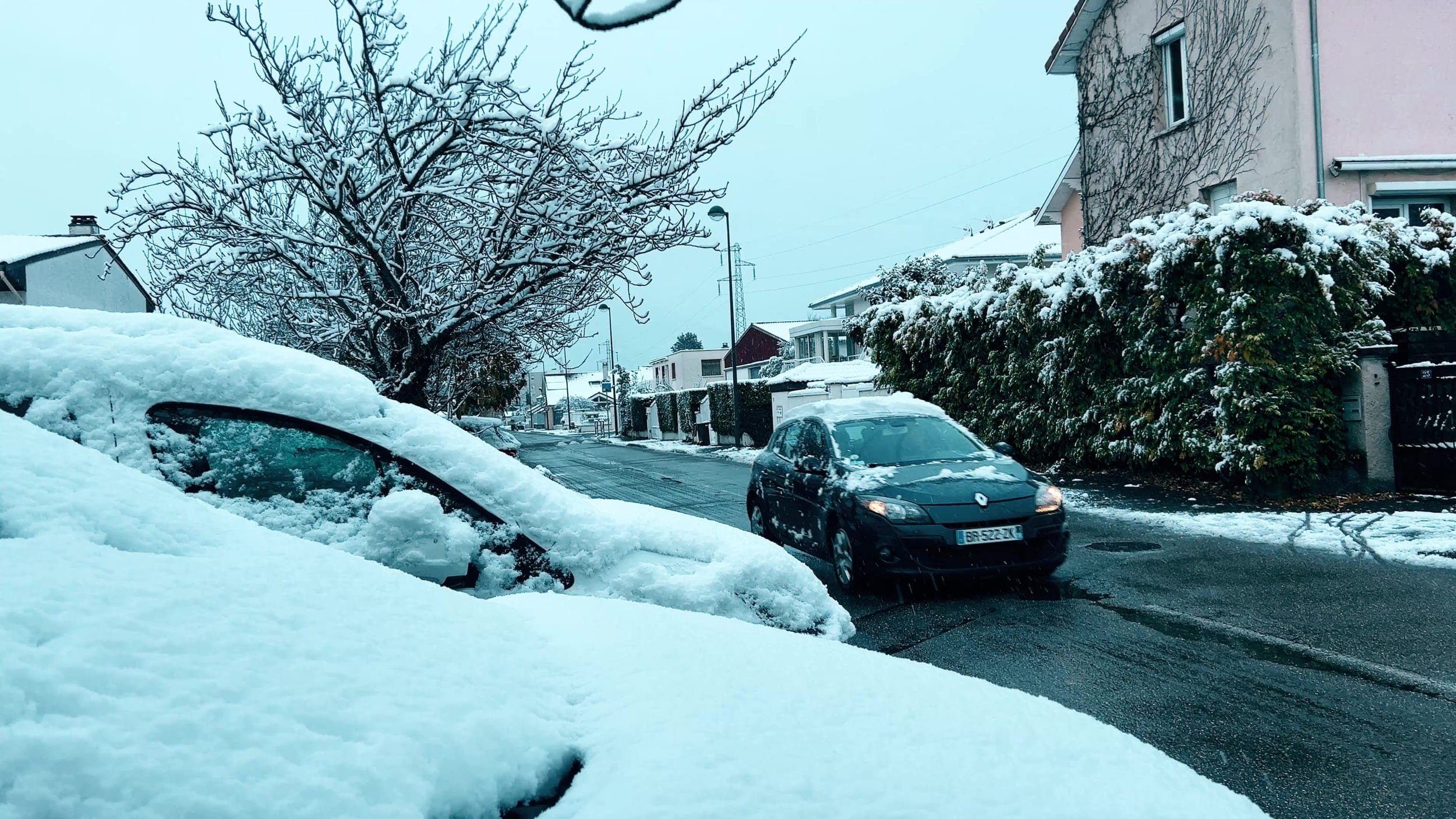 La ville d'Orsay transforme Waze en outil de gestion de crise face à la neige. © Novikov Aleksey / Shutterstock