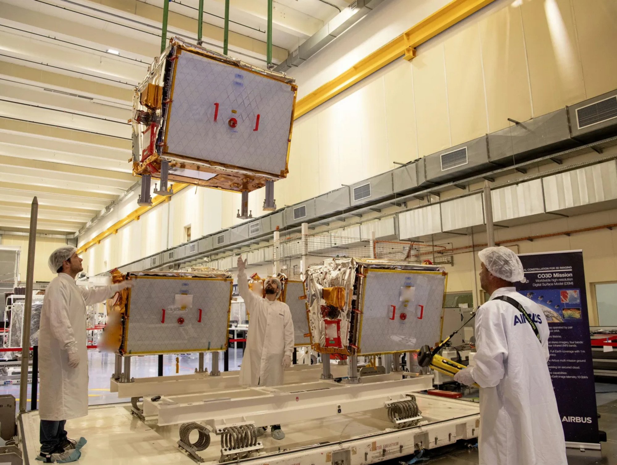 Les quatre satellites CO3D prêts à quitter Toulouse © Airbus