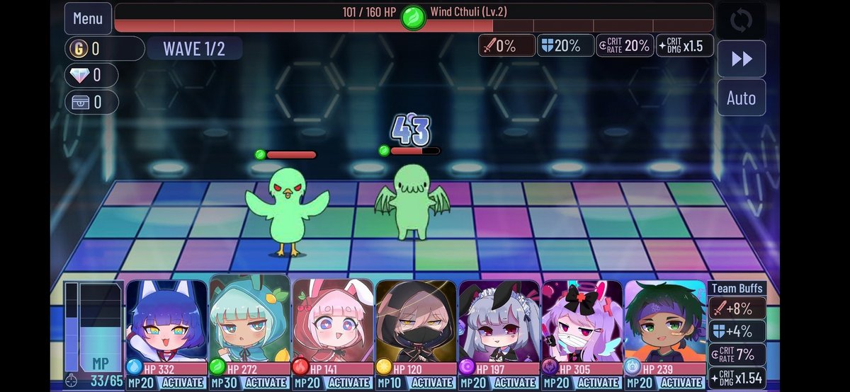 Exemple de combat dans Gacha Nox avec une équipe de personnages personnalisés en action. - © Gacha Nox