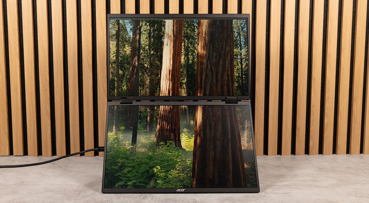 Le Acer PD163Q ouvert, avec deux dalles de 15,6 pouces - © Charles Gouin-Peyrot pour Clubic