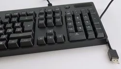 00FA000008477136-photo-logitech-g810-orion-spectrum-4.jpg