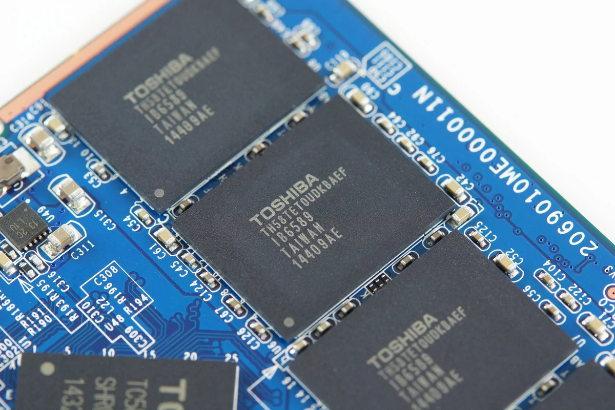 08103312-photo-ocz-trion-100.jpg