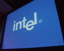 000000B400128701-photo-visite-intel-intel-in-blue.jpg