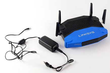 01B3000007672173-photo-linksys-space-invader-5.jpg