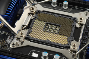 0127000004741598-photo-intel-socket-lga2011-2.jpg