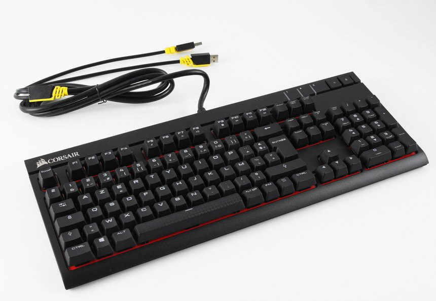 Corsair Strafe RED : le clavier mécanique voit rouge !