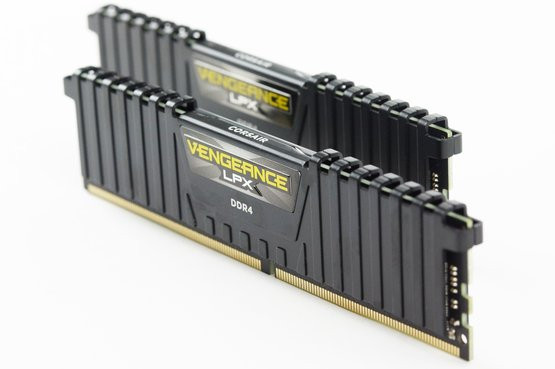 022B000008131098-photo-ddr4-skylake.jpg