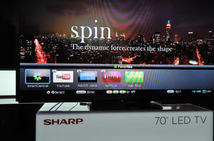 CES 2012 : Sharp LC-80LE844U, la TV 80 pouces ultime ?