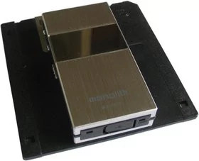 0118000000094255-photo-monolith-disquette.jpg