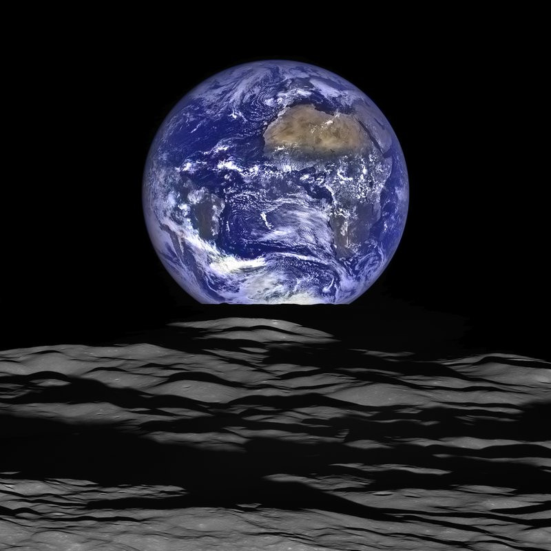 0320000008287708-photo-la-terre-vue-de-la-lune.jpg