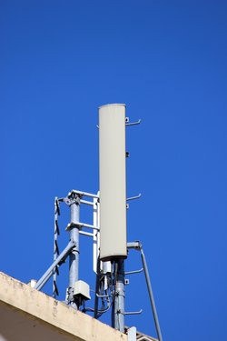 00FA000007016414-photo-antenne-relais-gsm.jpg