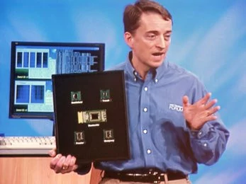 0000010400120178-photo-intel-idf-05-pat-gelsinger-pr-sente-les-cpu-dual-core.jpg