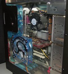 000000F000120859-photo-intel-idf-05-machine-pentium-extreme-edition-i955x.jpg