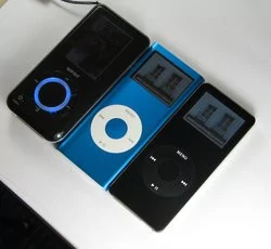 00FA000000382160-photo-ipod-nano-1g-ipod-nano-2g-et-sandisk-sansa.jpg