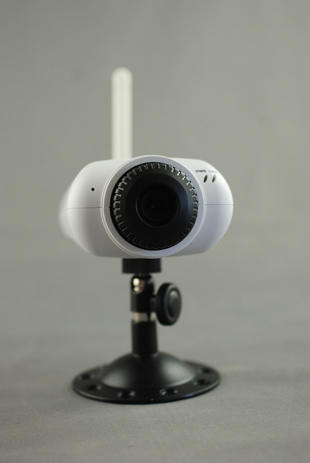 0136000002476054-photo-les-cameras-de-surveillance-ip-032.jpg